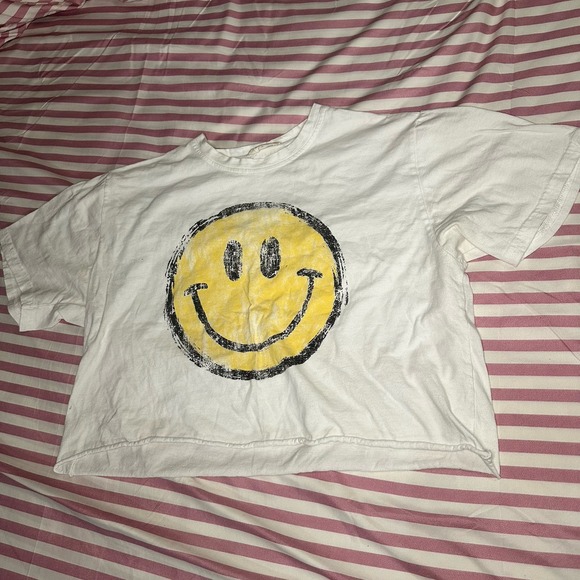 Altar'd State Smiley Face White Cropped Top Size Medium Short Sleeves Trendy - Picture 2 of 7